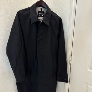 GORE-TEX Men's Black Raincoat Goldwin